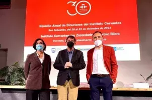 Luis García Montero, Irene Larraza y Denis Itxaso