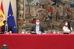Don Felipe y Doña Letizia y el presidente del Gobierno, Pedro Sánchez
