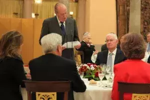 El rey don Juan Carlos pronuncia el brindis de honor