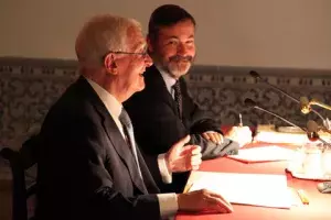 El director del Instituto Cervantes y el secretario general durante la rueda de prensa previa al Patronato