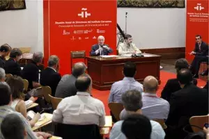 Víctor García de la Concha, director del Cervantes, durante la reunión