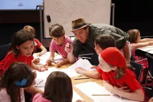 El diseñador Javier de la Rosa imparte el taller de cómic