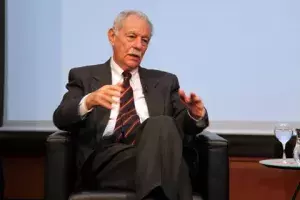 Eduardo Mendoza