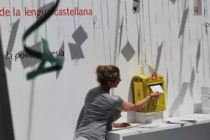 Los asistentes al Cervantes de París podrán enviar "hojas de parra"