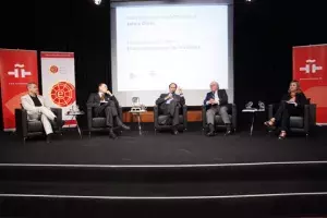 Los participantes en el homenaje que acogió la sede central