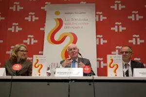 El director del Instituto Cervantes, la directora general de la editorial Espasa y coordinador de la obra
