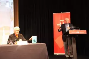 Víctor García de la Concha fue el encargado de inaugurar el «Oleaje»