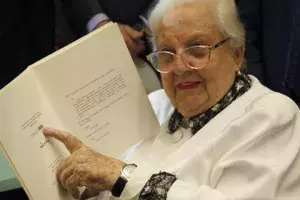 El número 36, que señala Balcells, es el que corresponde a su ejemplar personal de "Títeres"