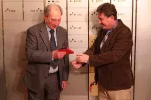 Nicolás Sánchez-Albornoz recibe la llave del depósito 1.467