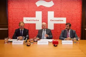 El director general del INAEM, el director del Instituto Cervante y el secretario general del Instituto