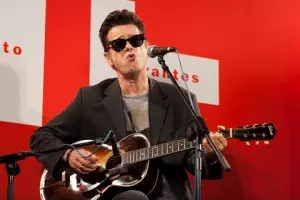 Santiago Auserón interpretó algunas de sus piezas