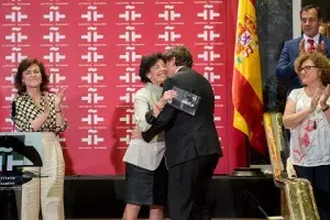 María Isabel Celaá, felicita al director del Cervantes, Luis García Montero