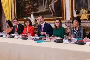 Don Felipe y doña Letizia presiden la reunión