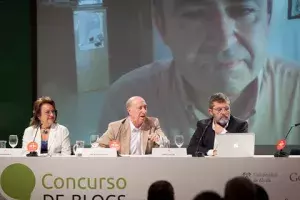El escritor Lorenzo Silva ha intervenido en la mesa redonda a través de videoconferencia