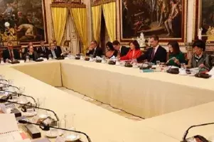 Sus Majestades los Reyes presiden la reunión