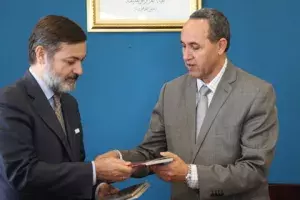 Rafael Rodríguez-Ponga y el ministro argelino de Cultura, Azzedine Mihoubi