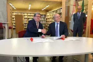 El director del Instituto Cervantes, Juan Manuel Bonet, y el ministro libanés de Cultura, Ghattas Khoury