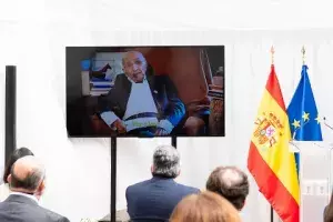 Proyección de una grabación de Francisco Brines