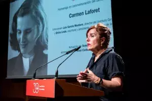 La novelista Elvira Lindo