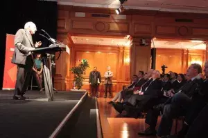 El acto concluyó con unas palabras del poeta Francisco Brines