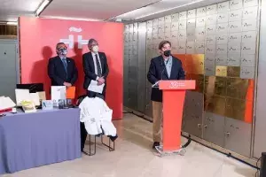 Explicación de Luis García Montero en la Caja de las Letras