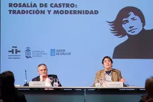 El coordinador del ciclo, Ángel Basanta, y el poeta Luis García Montero