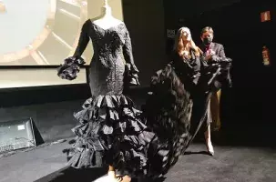Ángela Molina entrega un vestido como legado