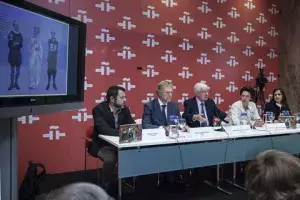 Presentación de la exposición a los medios informativos