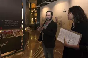 El dibujante David Rubín y la comisaria Leticia Vilamea