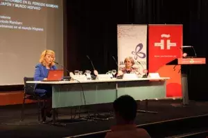 Elena Barlés Báguena, de la Universidad de Zaragoza y la directora del Museo de América, M.ª Concepción García Saiz