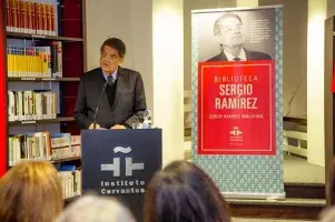 Sergio Ramírez presentando su novela
