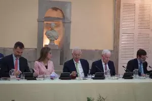 Los Reyes de España junto con algunos de los participantes