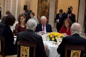 La Reina Letizia junto con algunos de los participantes