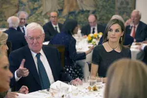 La reina Letizia y el director del Instituto Cervantes