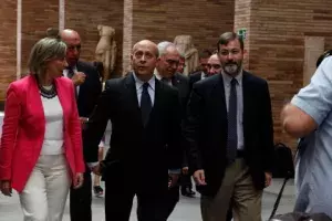 El ministro de Educación y Cultura, el secretario general del Instituto Cervantes y la consejera de Educación y Cultura de la Junta de Extremadura