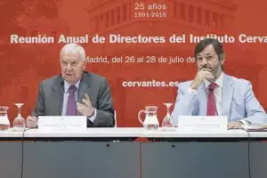 El director del Instituto Cervantes y el secretario general de la institución