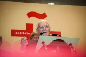 El director saliente, Víctor García de la Concha