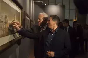 El ministro de Asuntos Exteriores, José-Manuel García-Margallo y el pintor Carlos Baeza