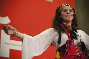 Bailarina del grupo Ifri