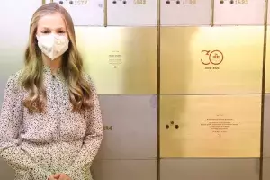 La Princesa Leonor deja guardado en el Caja de las Letras el ejemplar de la Constitución