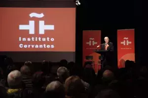 Victor García de la Concha dedica unas palabras a los asistentes