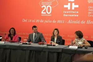 Soraya Rodríguez, acompañada por Don Felipe, Príncipe de Asturias; Doña Letizia, Princesa de Asturias; y Carmen Caffarel.