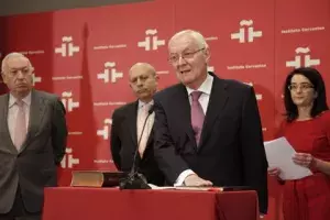 Víctor García de la Concha jura el cargo de director del Instituto Cervantes