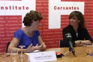 La directora del Instituto Cervantes, Carmen Caffarel, y la directora general de la Fundación Comité Español de los Colegios del Mundo Unido (CMU)