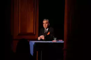 El actor Mario Vedoya durante su interpretación