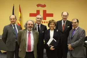 Foto de familia de los participantes en el encuentro de directores del Instituto Cervantes