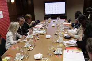 La directora del Cervantes, Carmen Caffarel, explica los detalles de la web colaborativa de El Día E.