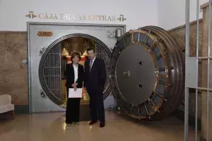 Carmen Caffarel, directora del Instituto Cervantes, junto a Ángel Agudo San Emeterio