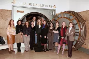Foto de grupo en la Caja de las Letras del Instituto Cervantes