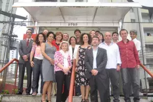 La escritora Nélida Piñón y la directora del Instituto, Carmen Caffarel, junto a los participantes